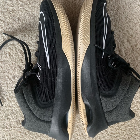 Nike Air Versitile ll Sneakers - Picture 2 of 7